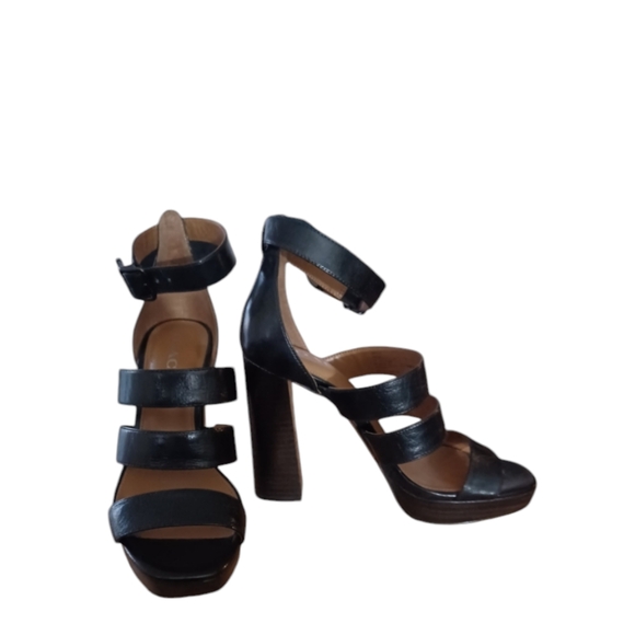 Coach - Picture 1 of 8